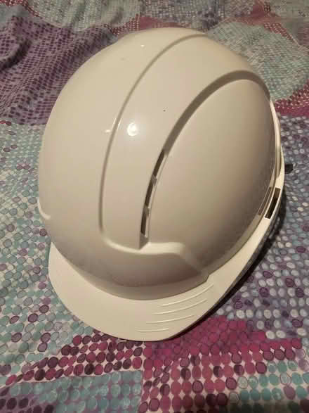Photo of free White Hard Hat (E1 Tower Hamlets) #1