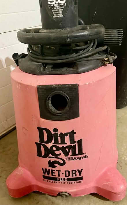 Photo of free older wet/dry vacuum (North Fort Collins) #1