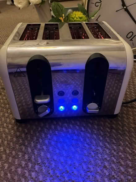 Photo of free Large toaster (SE24) #1