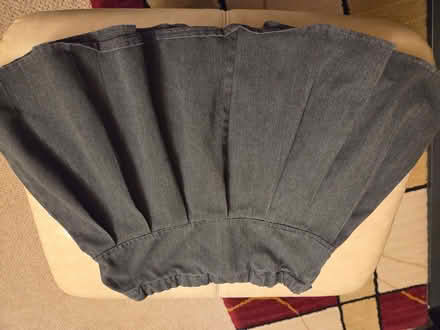 Photo of free School skirt age 8 (Duffield DE56) #1