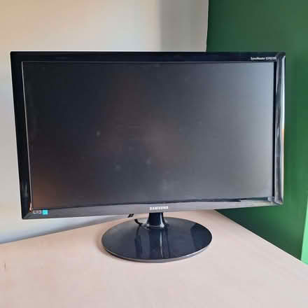 Photo of free Samsung flat screen LED monitor (Needs fixing) (Liss Forest GU33) #1