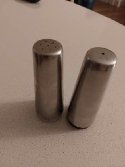 Photo of free Sal and pepper shakers (GU1 railway station) #1