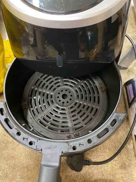 Photo of free Air fryer (Potton SG19) #2