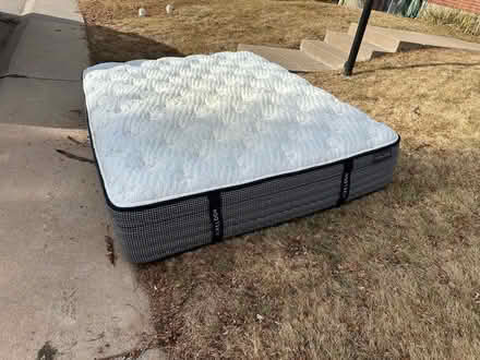 Photo of free Queen MATTRESS Aireloom (80237) #1