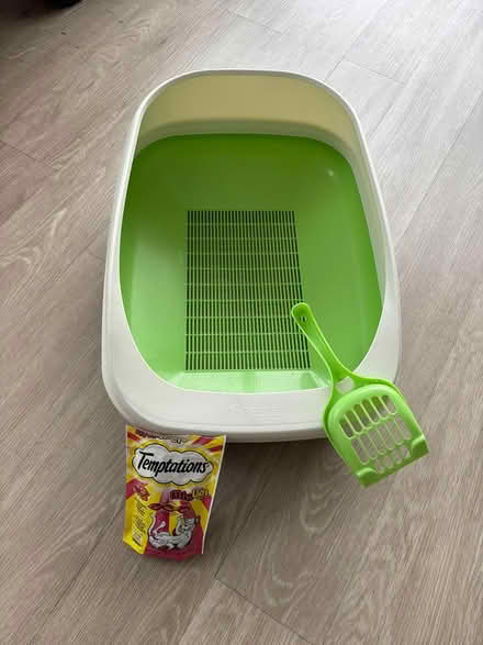 Photo of free Litter box (Queens Quay and Spadina) #1