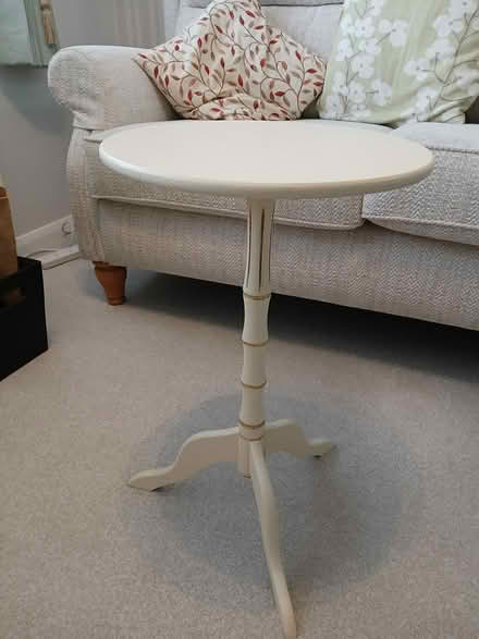 Photo of free Small round pedestal table (Great Baddow) #1