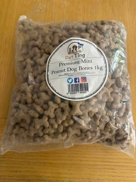 Photo of free 1kg bag bone shaped peanut dog treatstreat (Henley-on-Thames RG9) #1