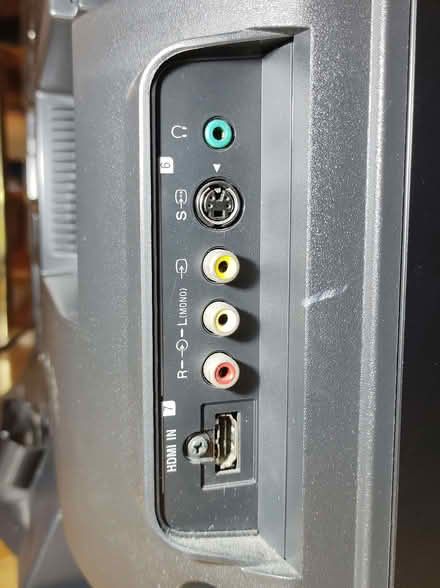 Photo of free Sony 32 inch TV model KDL-32S3000. D-o-b Feb 2008. (Headington OX3) #2