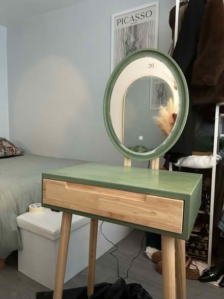 Photo of free Dressing table (Colliers wood) #1