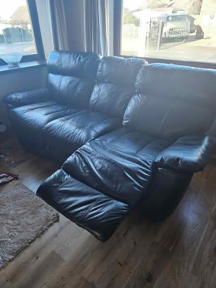 Photo of free Black leather suite with recliners (LS25 Kippax) #1