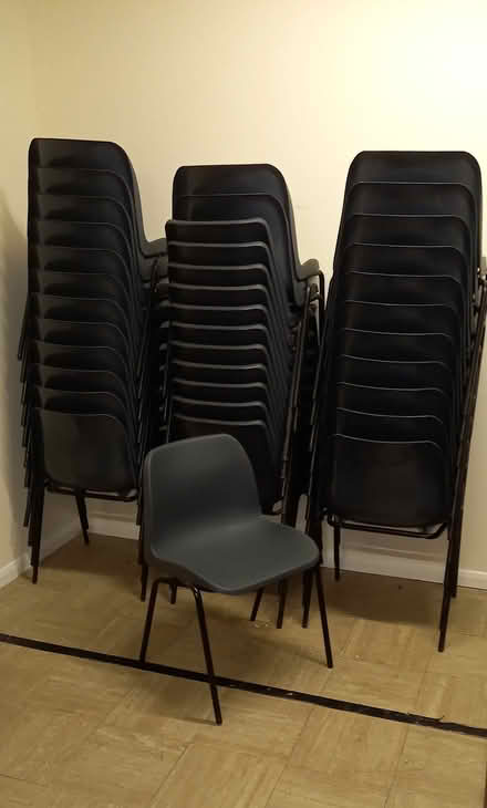 Photo of free Plastic & metal chairs (Kenilworth CV8) #1