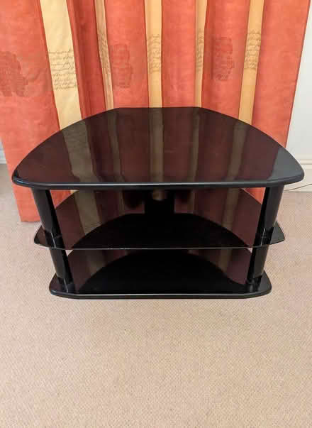 Photo of free tv stand (Woodgreen, Fordingbridge) #1