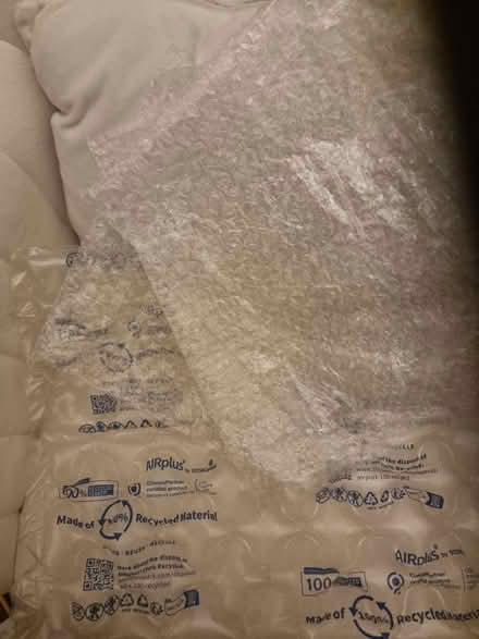 Photo of free Boxes and small bubble wrap pieces (Stroud Green N4) #2