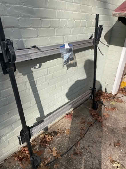 Photo of free car bike roof rack thule (Chevy Chase DC) #1