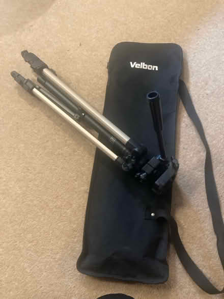 Photo of free Tripod - missing camera mount (Purley) #3