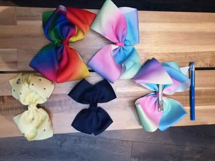 Photo of free 5 bow hair clips (Henley-on-Thames RG9) #1