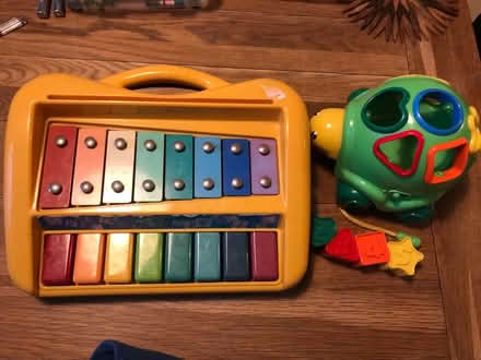 Photo of free xylophone and shape sorter (BN3) #1