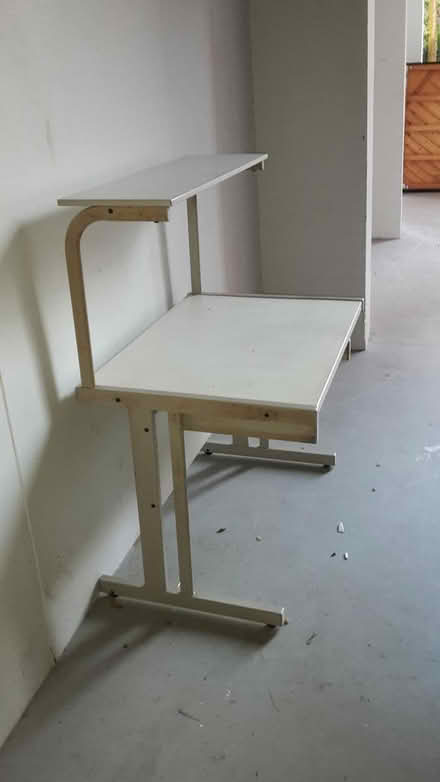 Photo of free Computer Desk (Queenstown, near MRT) #1
