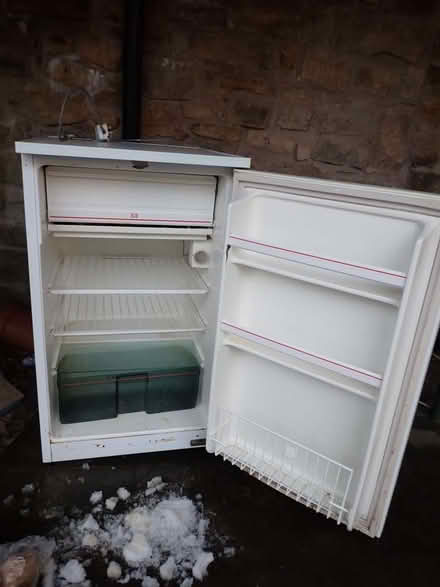 Photo of free Small fridge/freezer (Fairfield LA1) #2