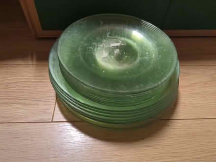 Photo of free 20 plastic plates (Eynesbury) #1