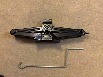 Photo of free two ton scissor jack (Puckeridge SG11) #3