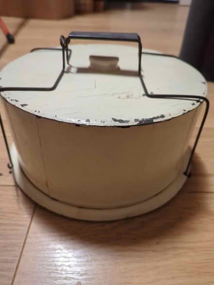 Photo of free Metal cake carrying tin (Eynesbury) #4