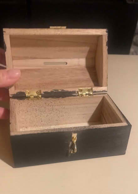 Photo of free Empty tin, treasure bank, & basket (Silver Glen Rd & Stevens Rd) #4