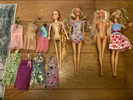 Photo of free Girls Dolls & Dresses 👗 (Cheshunt En8) #1