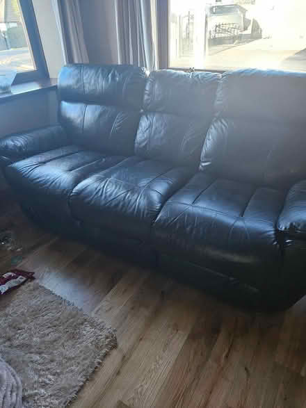 Photo of free Black leather suite with recliners (LS25 Kippax) #2