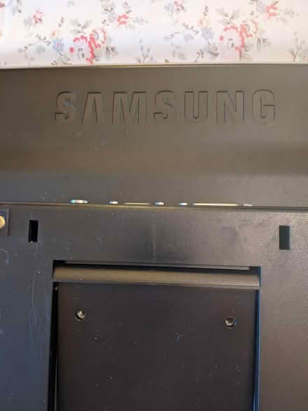 Photo of free Samsung folding computer screen (Throop) #2
