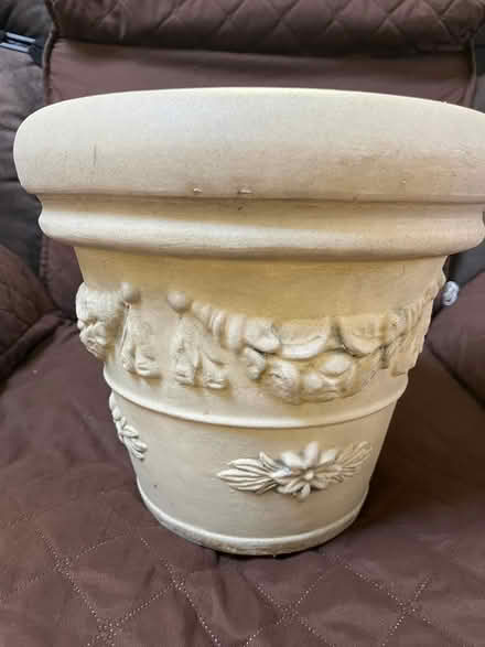 Photo of free GARDEN - Plastic pot (Harbor Bay) #1