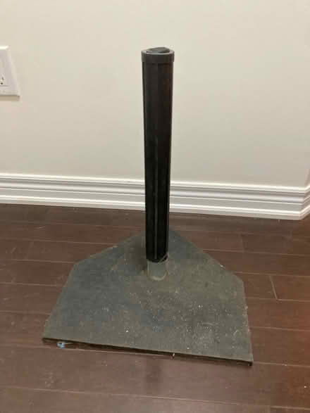Photo of free T ball stand (Kennedy/16th in Markham) #1