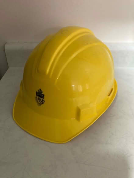 Photo of free Engineering society hardhat (Kennedy/16th in Markham) #1