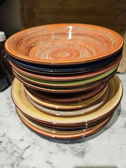 Photo of free Plate set with matching mugs (CH42) #1