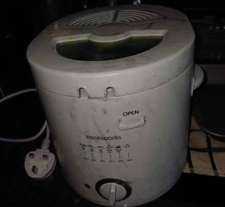 Photo of free Deep fat fryer (BD3 Otley Road Bradford) #1