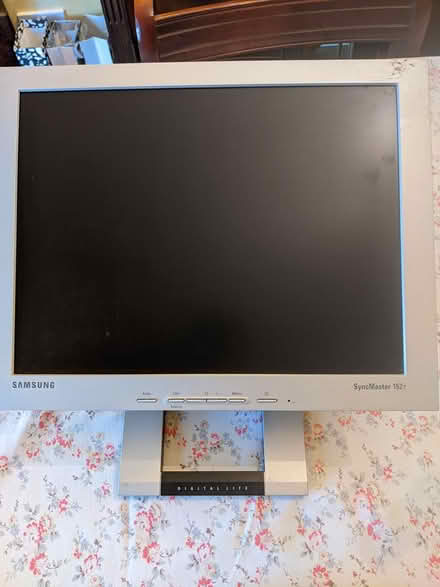 Photo of free Samsung folding computer screen (Throop) #1