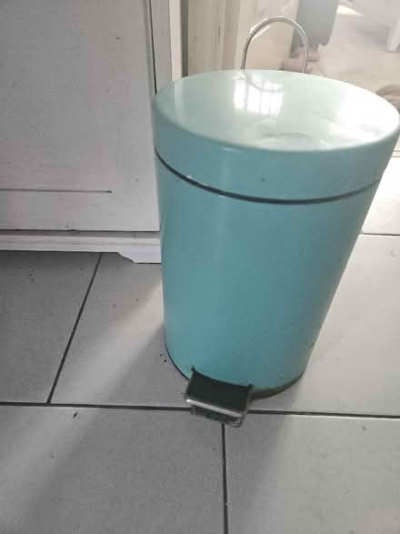 Photo of free Small bathroom pedal bin (Oxford OX4) #1