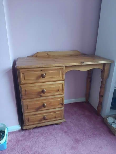 Photo of free Dressing tablle/ desk (Carlton) #1