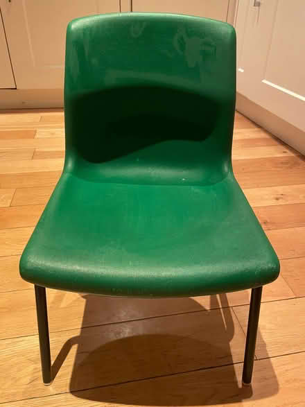 Photo of free Toddlers table and 2 chairs (Shelton SY3) #3