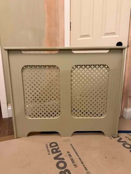 Photo of free Radiator, MDF, 100x20x85 cm (LxWxH (Chiswick W4) #1