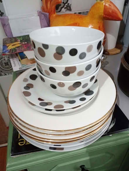 Photo of free pans and crockery (Davyhulme M41) #1