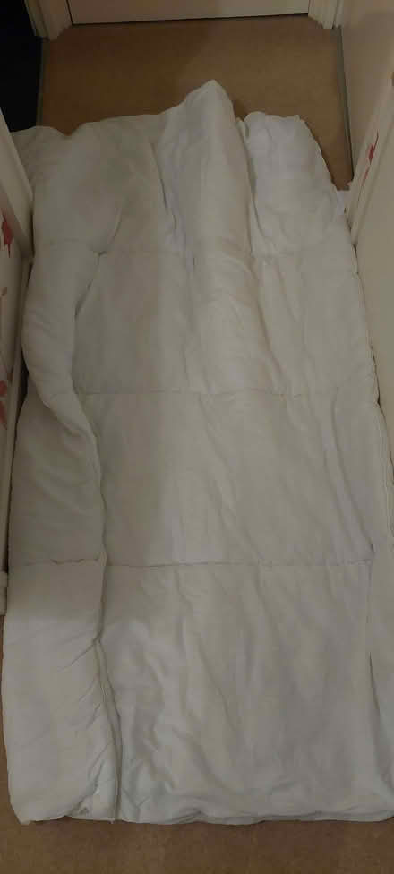 Photo of free Single duvet 10.5 tog (Berkhamsted HP4) #1