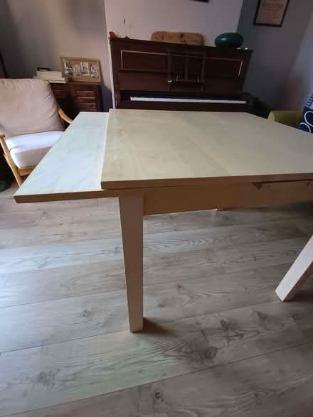 Photo of free Extendable dining table. (AB15) #1