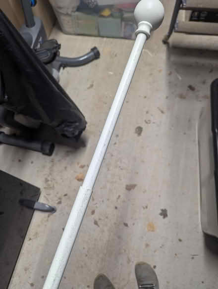Photo of free Extendable curtain pole with brackets (Longbridge B31) #2