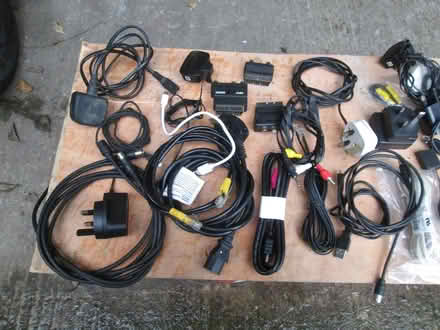 Photo of free computer / phone leads (OX11 Harwell) #4