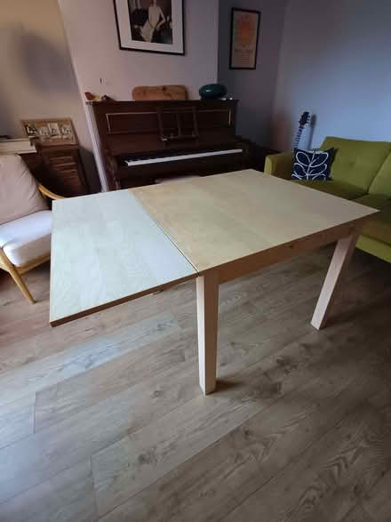 Photo of free Extendable dining table. (AB15) #4