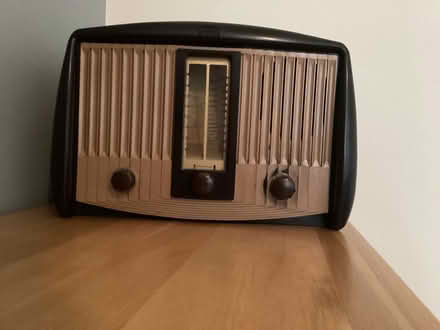 Photo of free Early 1950’s Vintage Bakelite wireless (Dunstable LU6) #1