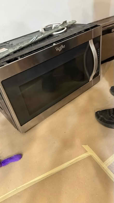 Photo of free Over stove microwave (Lino lakes) #1