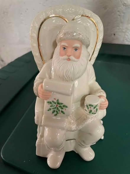 Photo of free Christmas decorations (Tenleytown, Northwest DC) #3