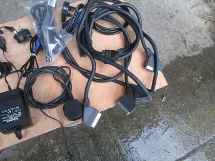 Photo of free computer / phone leads (OX11 Harwell) #2